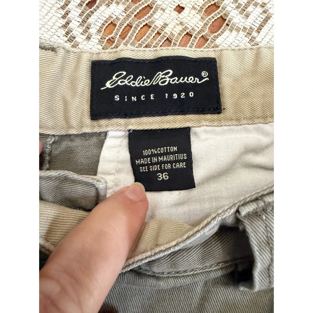 Eddie Bauer Mens 36 Pleated Chino Shorts Olive Green 100% Cotton Twill Hiking